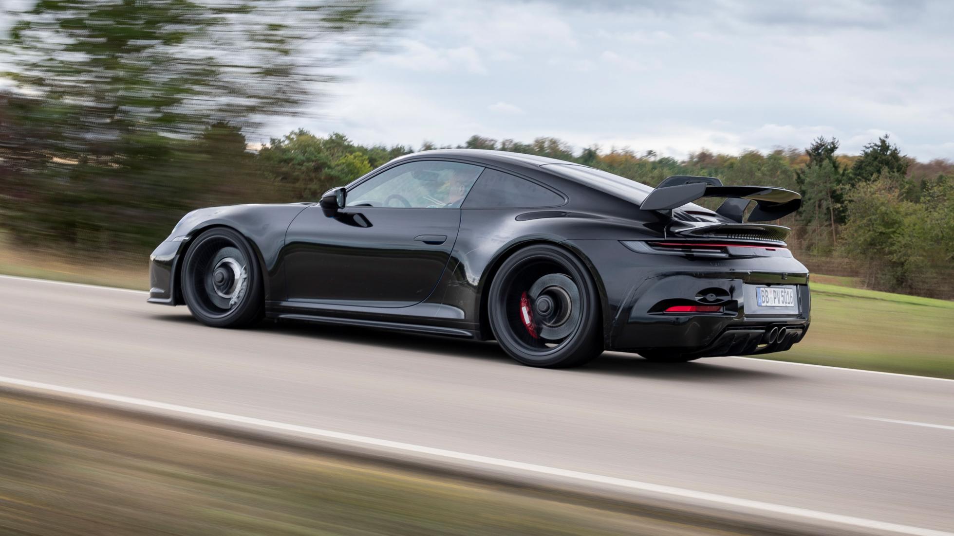 全新保时捷911gt3真容全球首现尾翼硕大性能狂躁