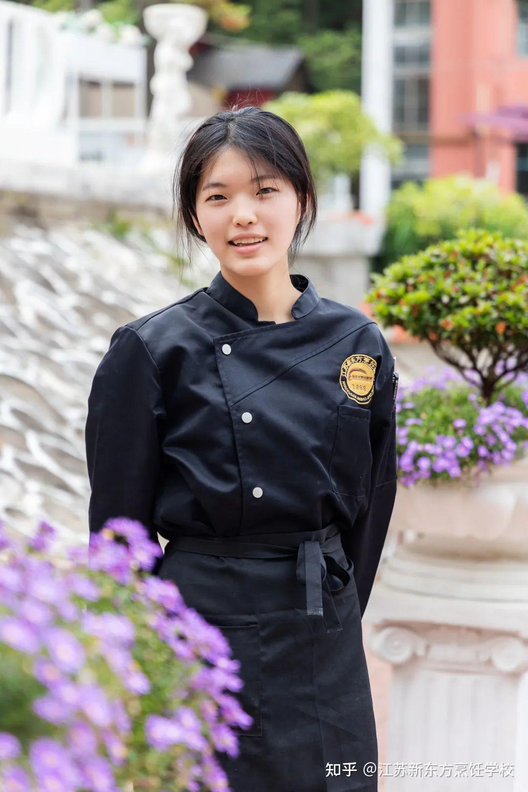 这个05后姑娘好飒中餐女生唐昕带着梦想从江苏新东方开始做自己人生的