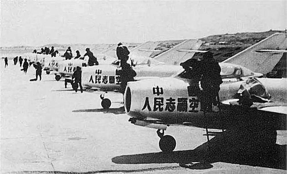 钢铁洪流进行曲谱钢琴_一级钢琴进行曲谱(5)