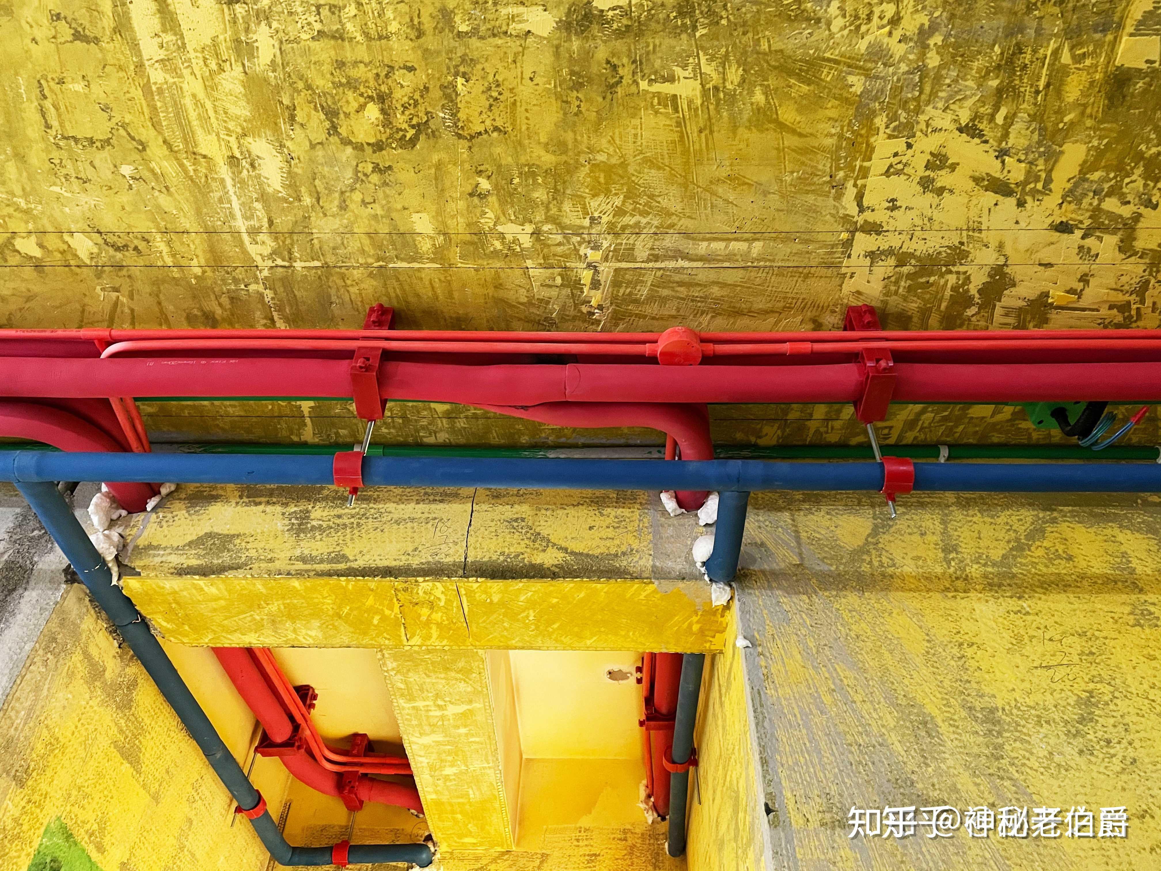 家里中央空调冷媒管这样安装是否可行