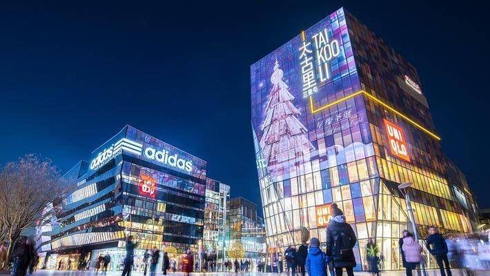 成都宽窄巷北京三里屯上海南京路有何魅力为何成千上万游客接踵而至