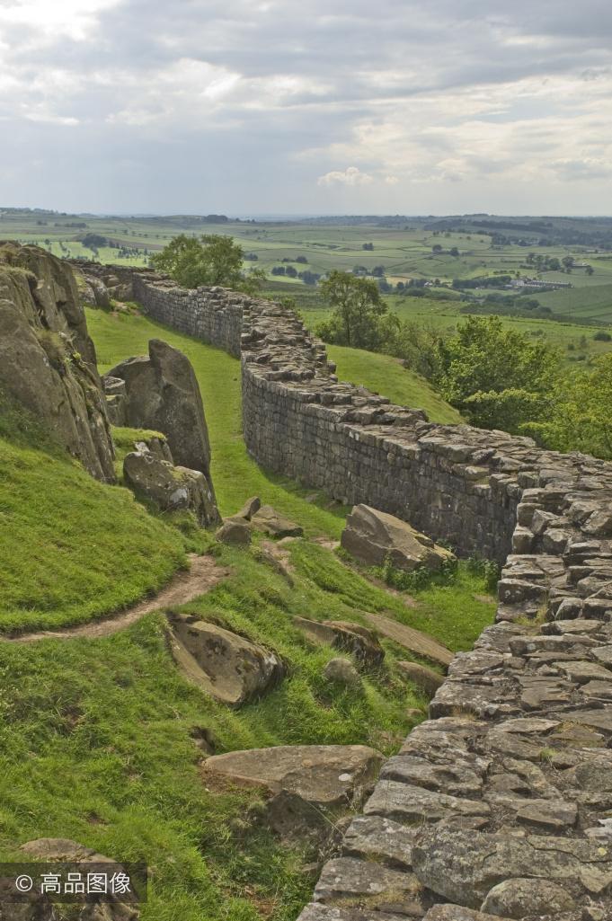 公元142年,罗马人在哈德良长城以北又修筑长达37公里的安敦尼长城.