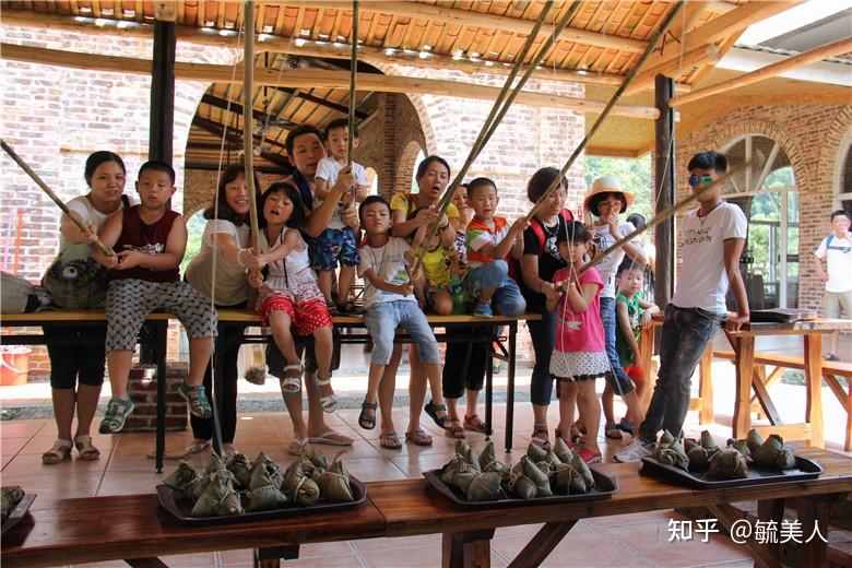 画舫游览岭南水乡美景,踩着脚踏仿古船游览湿地湖泊风光,玩军事小炮