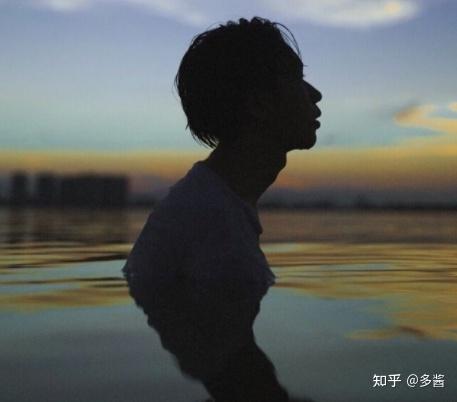 适合迷茫低谷期发朋友圈的句子带图片