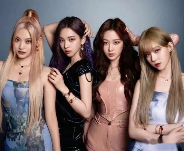 目前,aespa正在通过组合的首部单独真人秀节目《aespas synk road》