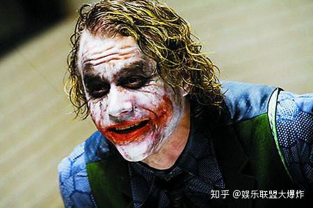 盘点三代小丑狰狞笑容背后的绝望,小丑原型竟出自雨果的这部小说 - 知