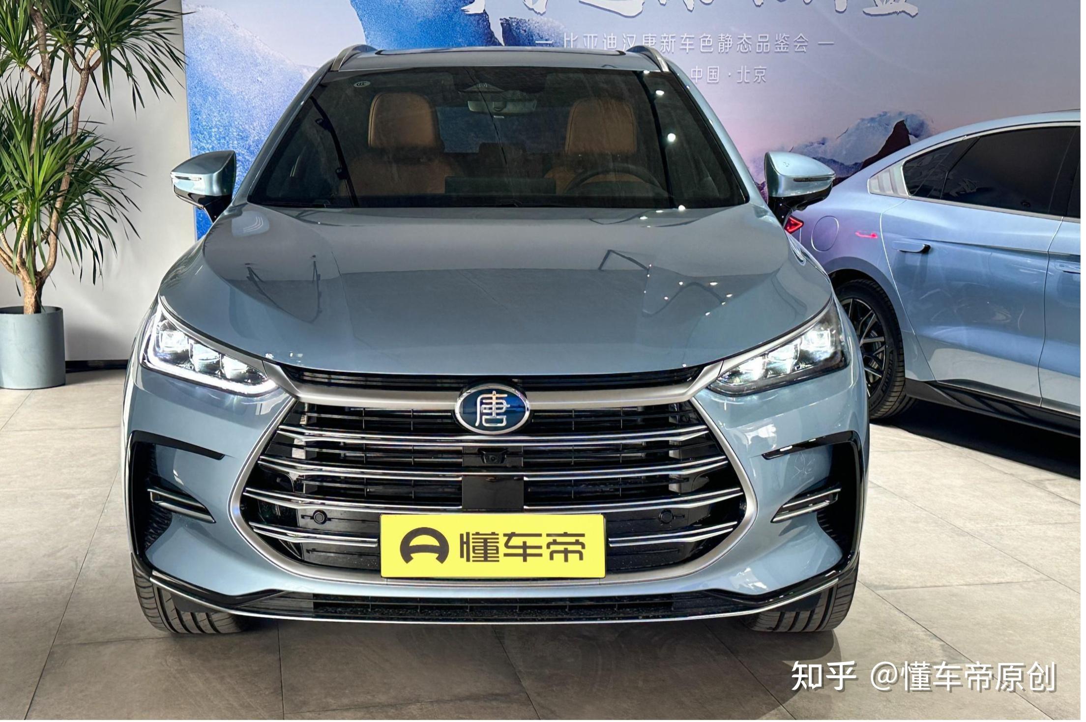 新款比亚迪唐dm-i在外观方面与现款并没有明显变化,依旧采用了"dragon