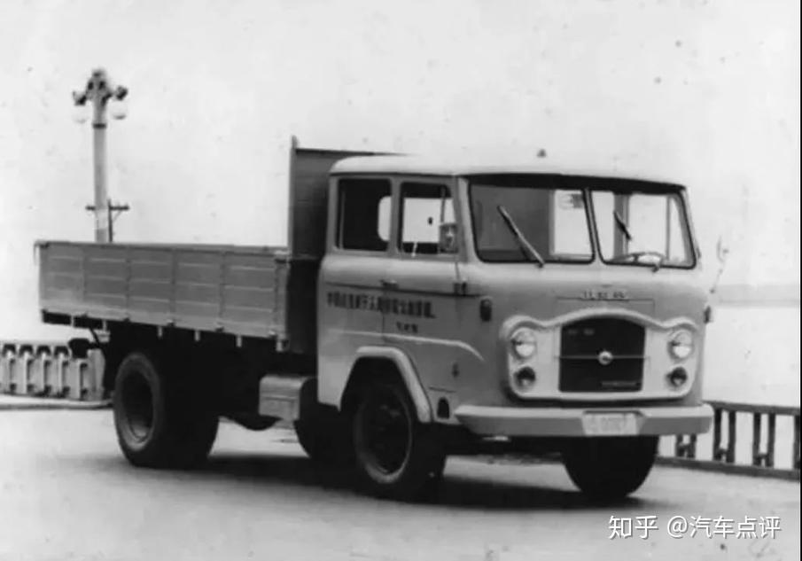 浙江汽车运输公司金华修理厂生产了搭载1升转子引擎的钱塘江牌卡车