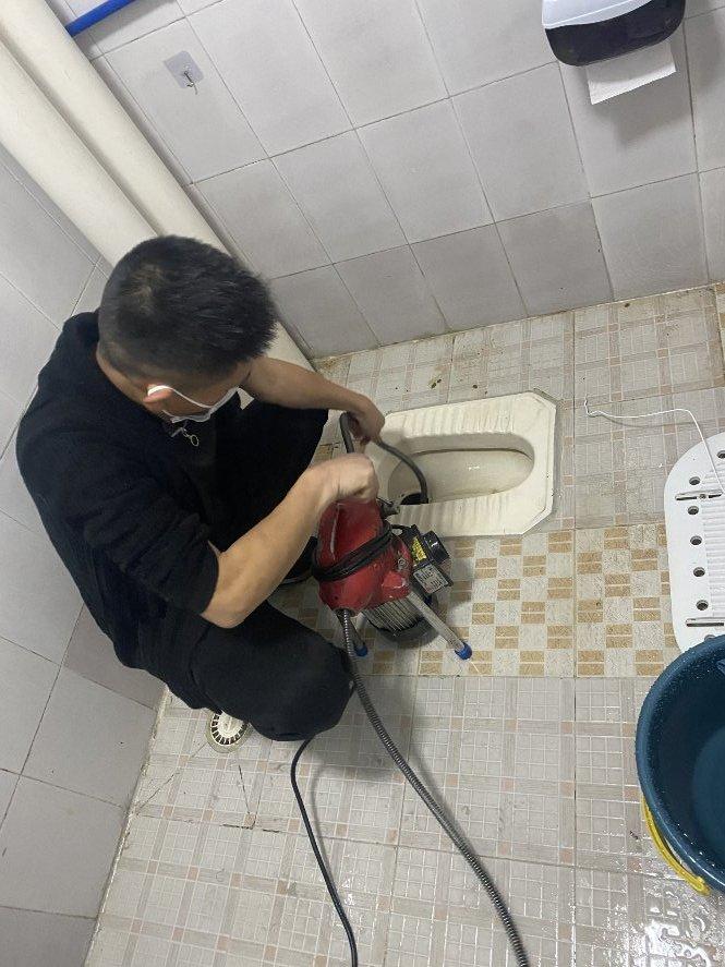 官洲疏通马桶广州塔疏通厕所疏通师傅上门维修电话