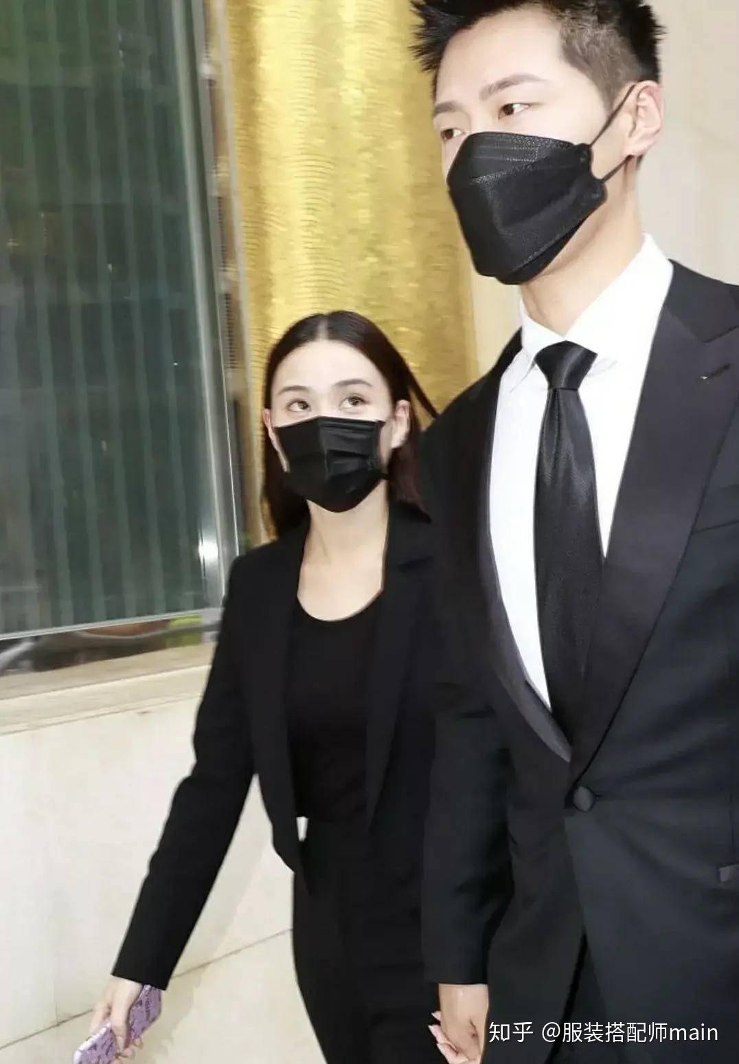 赌王千金何超莲窦骁 v2-7992b7815f06e091f7b4e00de6194b7f_r.jpg