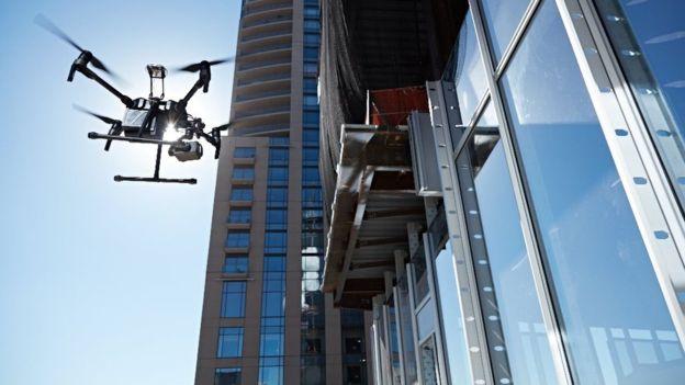 无人机技术应用为建筑行业提供监测数据