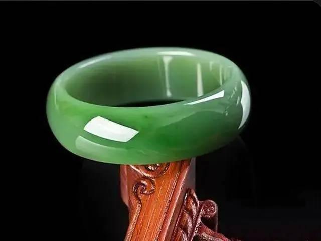 和田玉手镯的哪种颜色是最好的这几种和田玉颜色你都见过吗