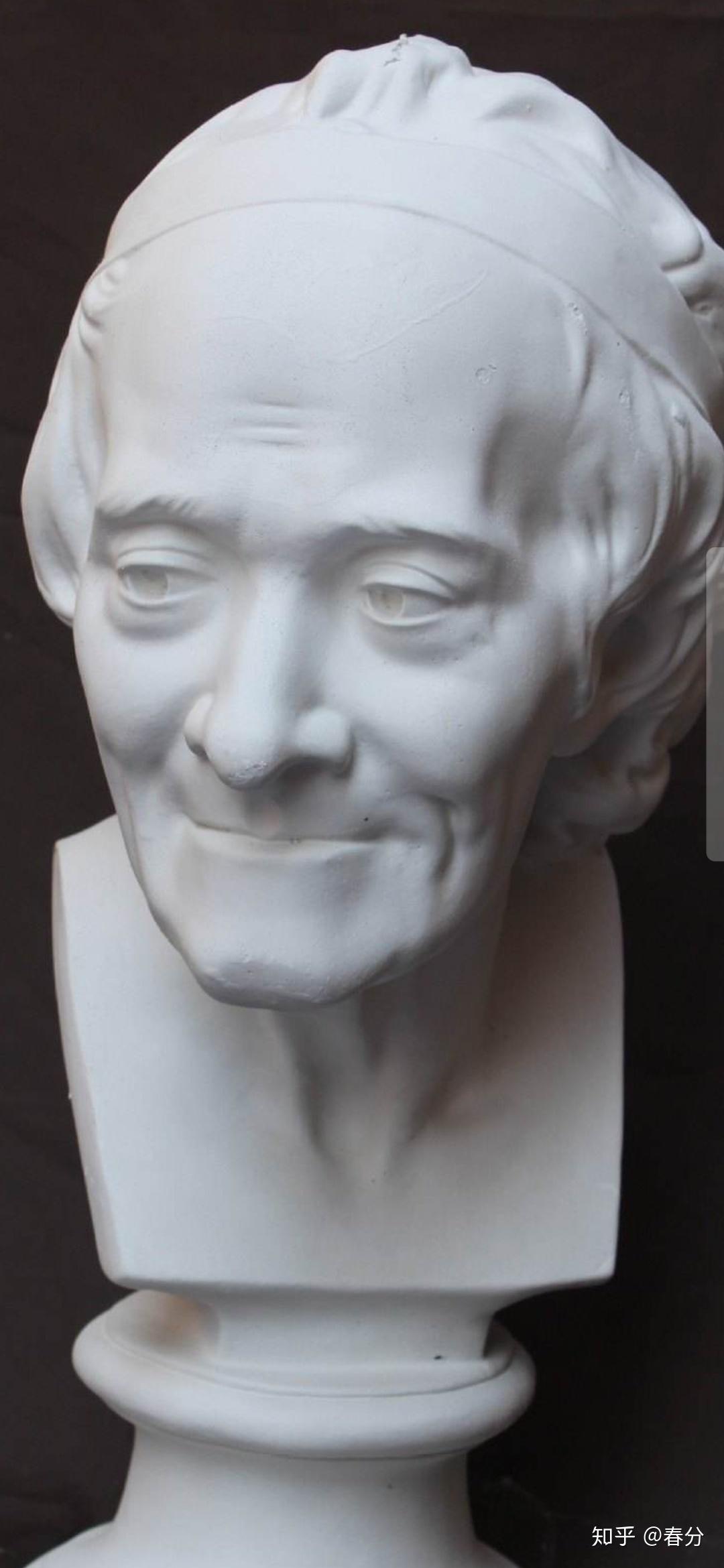 请欣赏伏尔泰的尊像:艺考的素描专业,划定了六个石膏头,作为考试模特.