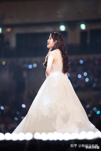 时隔4年iu李知恩再次出演2021mama通向30岁的舞台