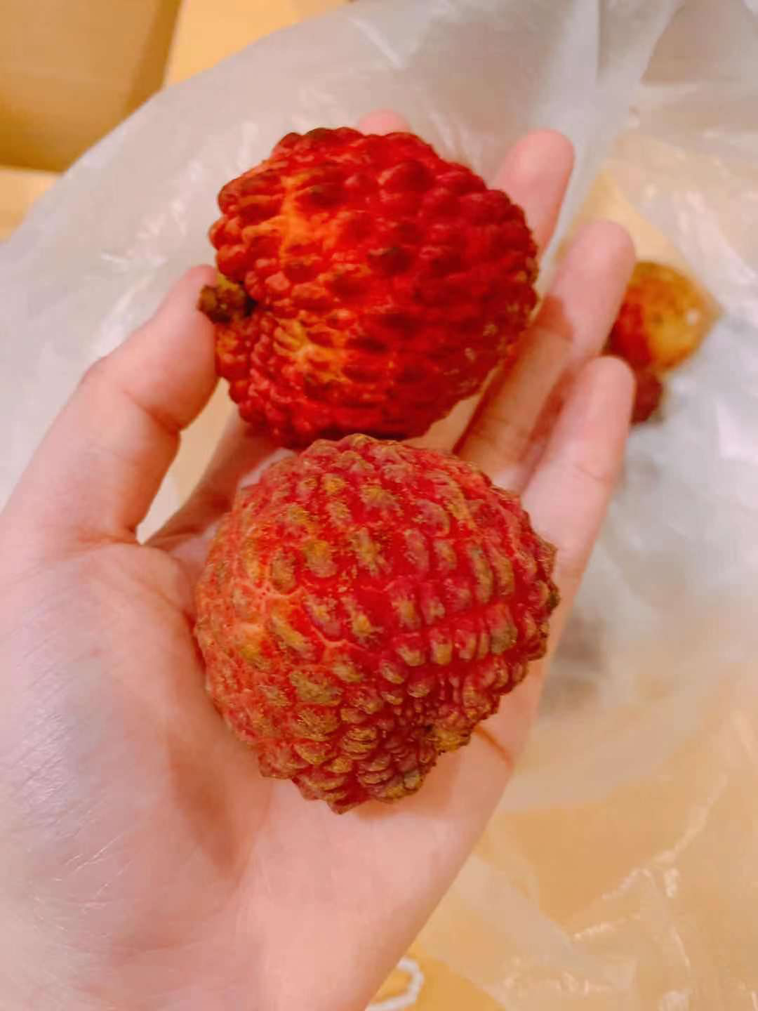 (有一天让美团跑腿给我送来让我和同事分的超级大的荔枝,同事们都表示