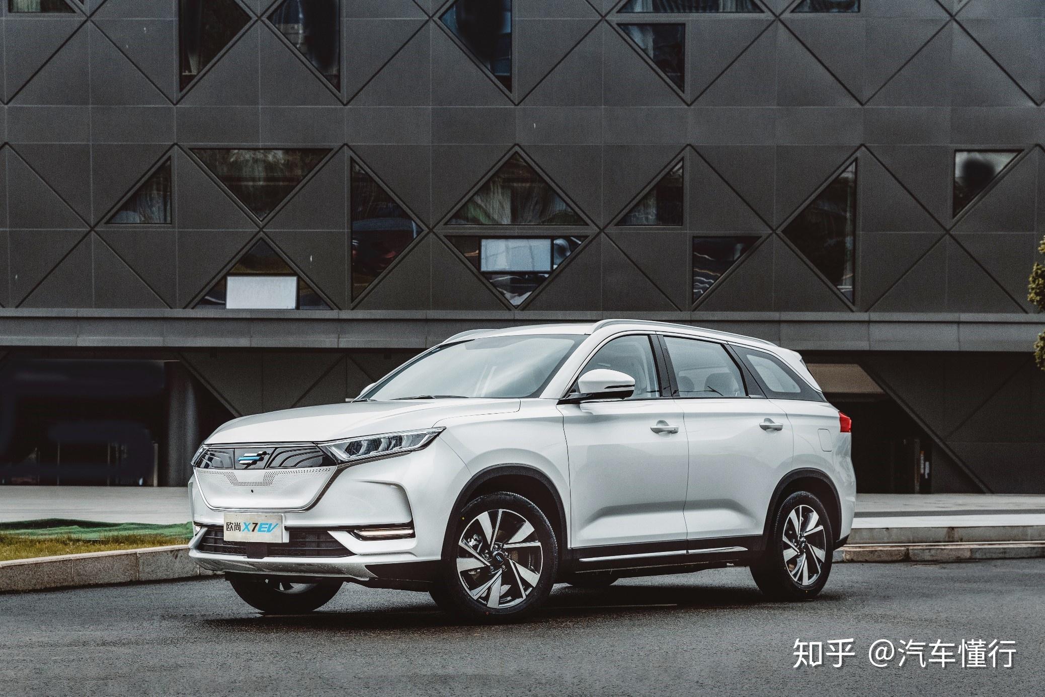 汽车懂行长安欧尚x7ev正式上市价格亲民1599万元起售