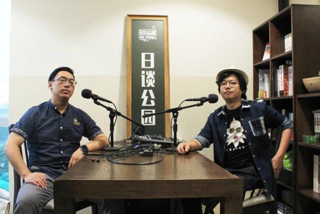 2016年,小伙子从就职了12年的国企辞职,李叔也告别了《大内密谈》团队