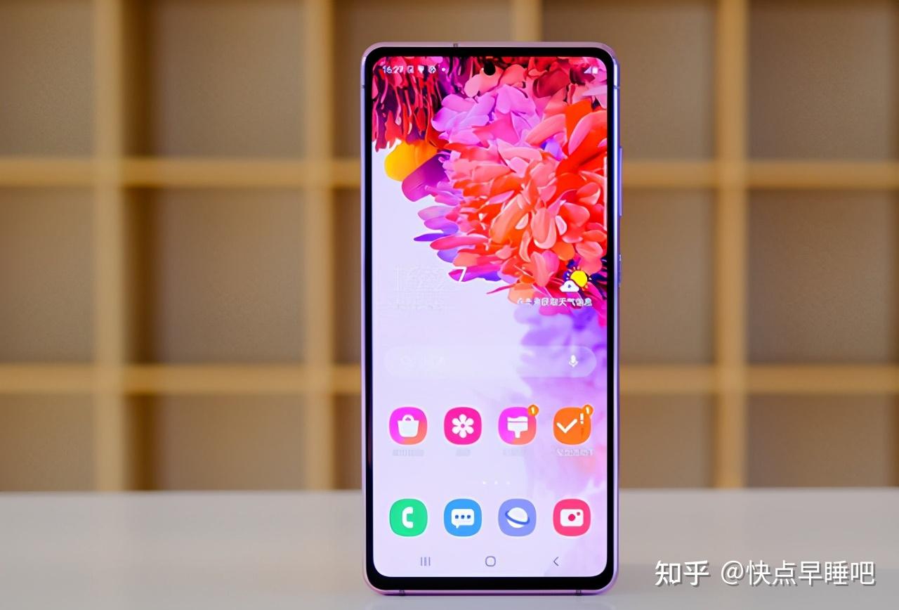 三星galaxy s20fe可以看作是galaxys20的简配版,同时屏幕改为了直面屏