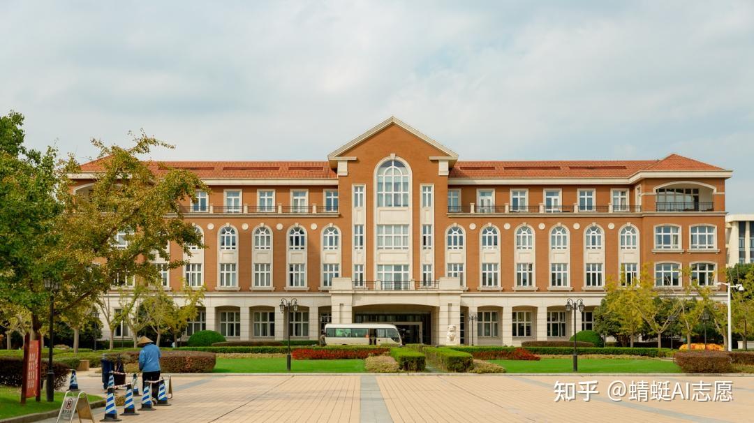 高报指南针||报考以下"交通"类大学,未来就业畅通无阻