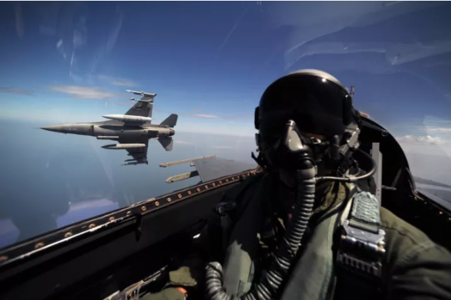 空軍戰鬥機飛行員