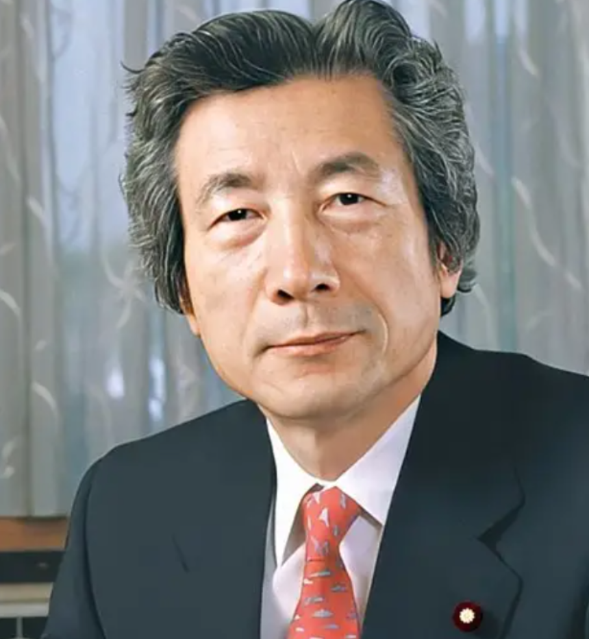 2001年小泉纯一郎访华,向抗日纪念馆鞠躬,写下两个汉字暗藏歹意 知乎