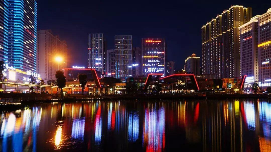 西南新兴城市贵阳市中心为什么会有花果园如此巨大的社区