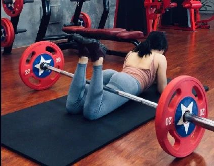 抖音爆火的翘臀不过杠挑战场面太火辣了