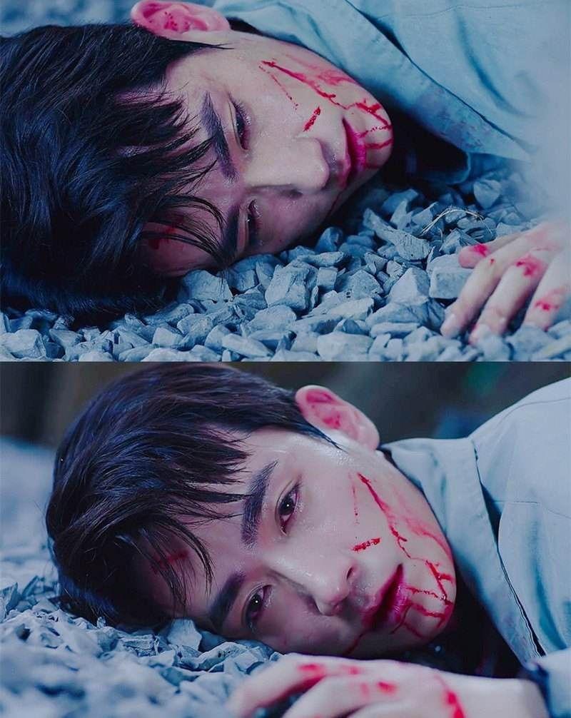 就是那种濒临死亡,眼神哀伤,也可以是苦苦挣扎的,总之就是要好看精致?