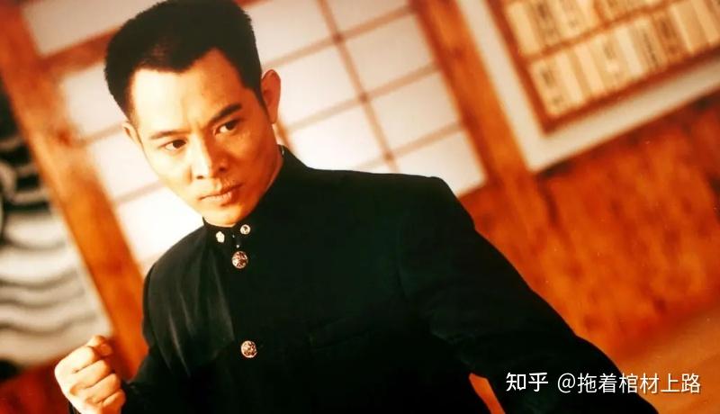 一部是李小龍主演的《精武門》,這部影片我們基本可以用兩個字來概括