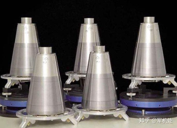 曾经的“世界第三核大国”,坐拥上千核弹头,为何最终自废武功? - 知乎
