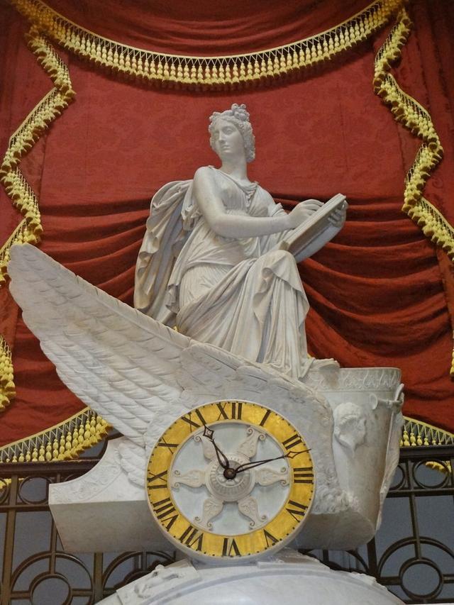 史学女神克里奥站在战车上,她是缪斯九女神之一历史学本是需要经过