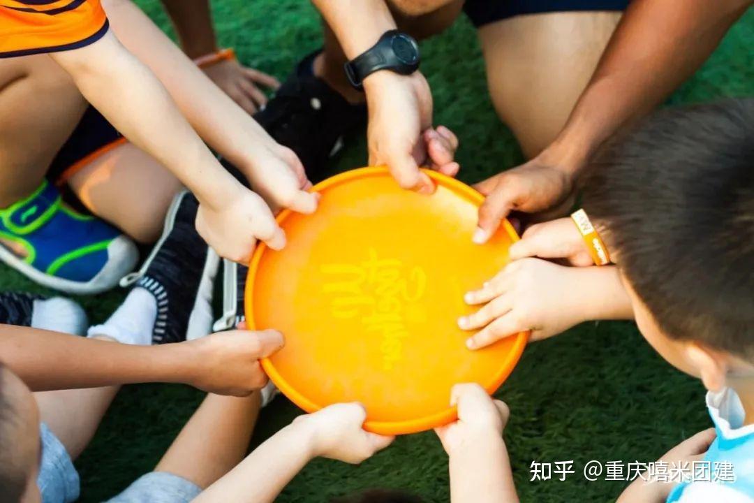 倡导无身体接触,更强调团队组织与协作,不仅要求运动员具备良好的飞盘