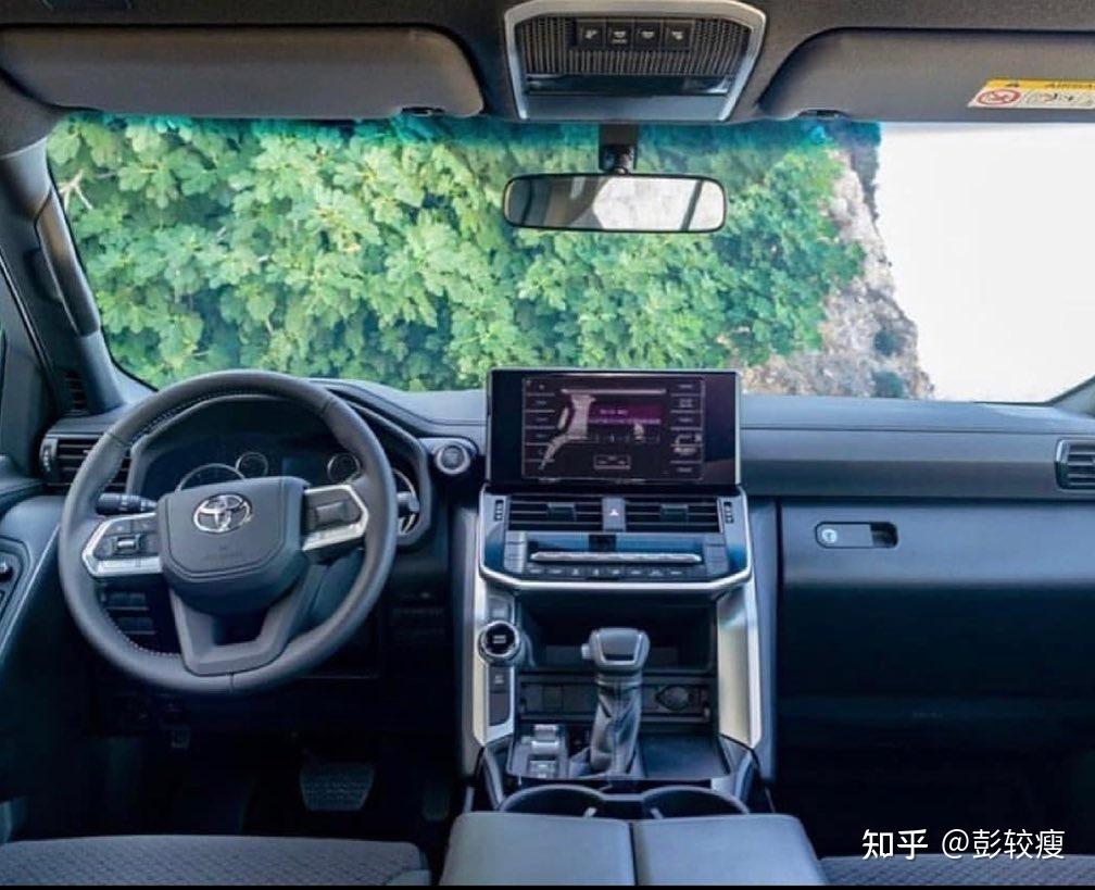 新一代丰田陆巡乞丐版曝光搭载35t动力外观很霸气