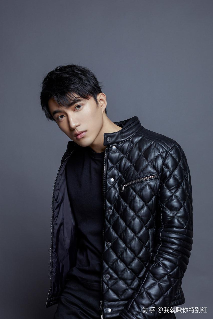 暗黑系男孩张博涵劲酷上线尽显霸道型男时尚本色