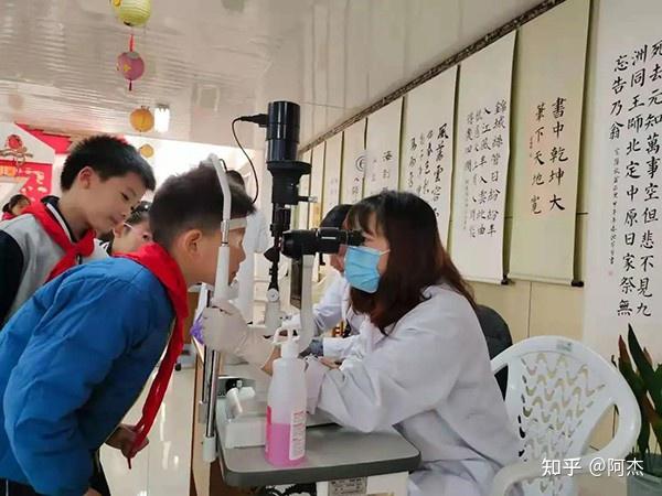 学生近视率偏高健康用眼定期筛查做好孩子近视预防