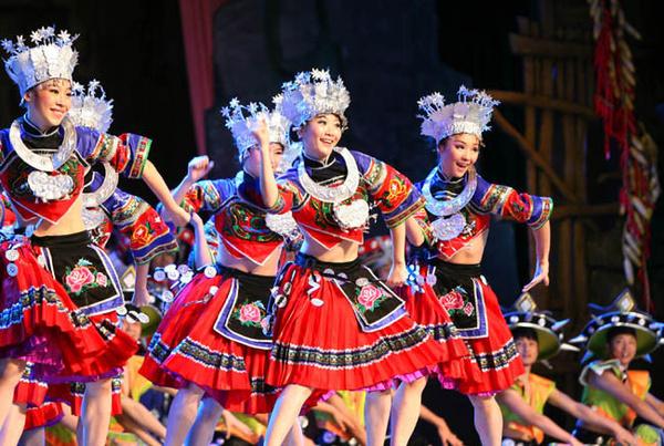 张家界最具有民族特色表演的魅力湘西于2020年42号恢复演出了