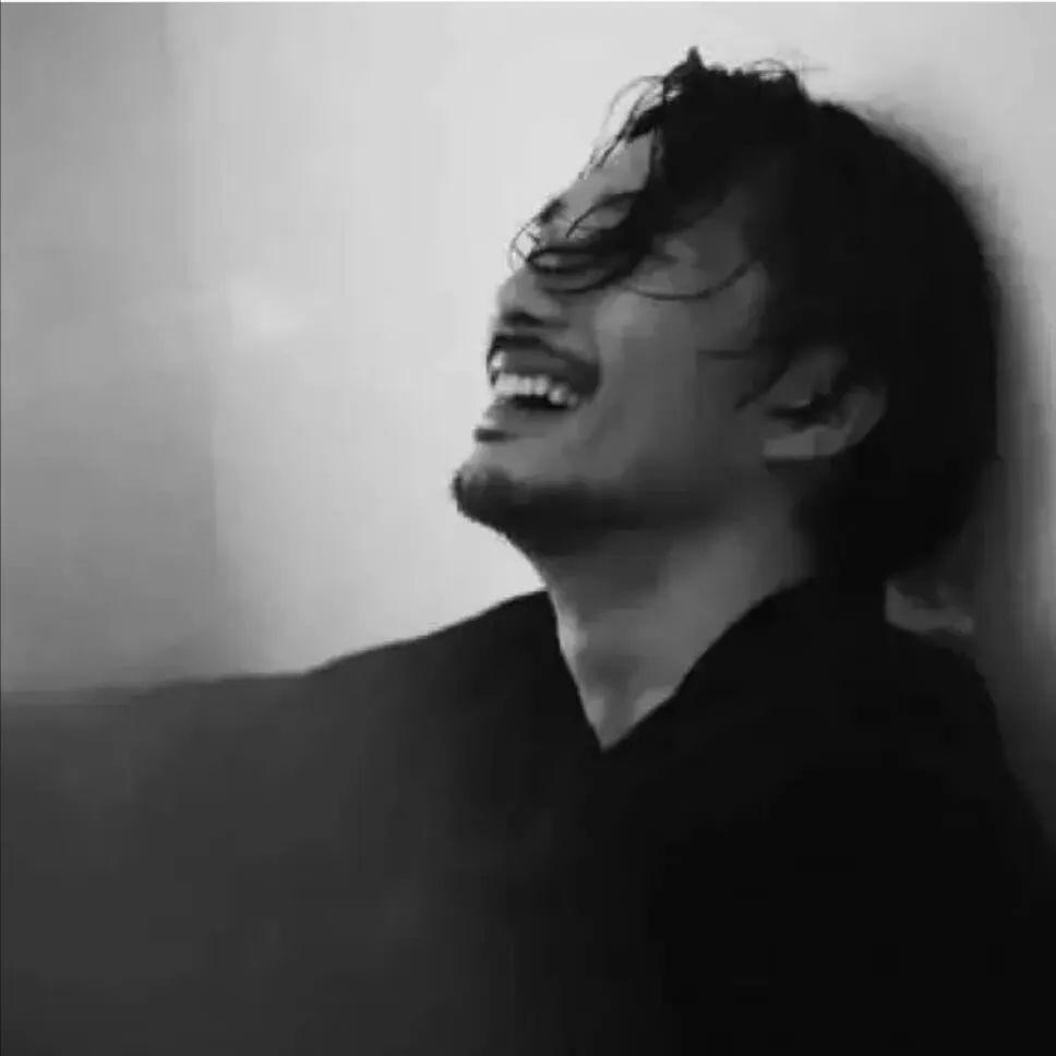 头像| 黑白色男头成熟沧桑大叔控男生头像 - 知乎