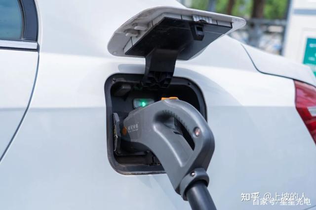 交流充电桩的接口为7个孔直流充电桩的接口为9个孔星星充电app