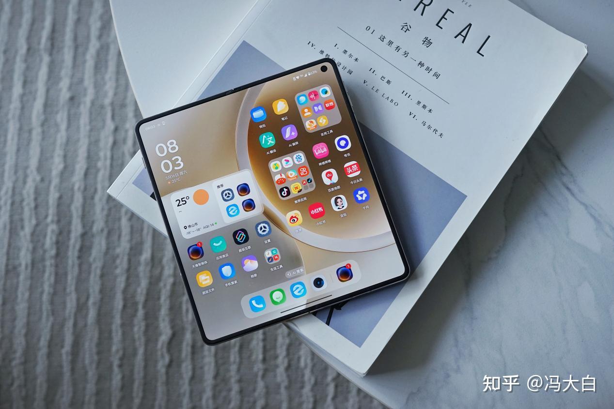 联想moto razr fold体验:期待已久的“口袋笔记本”,竟然还学会了思考