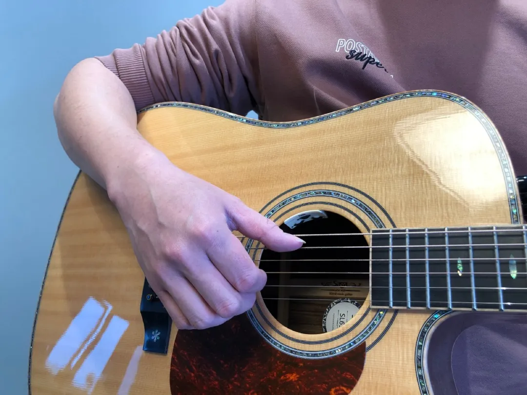 如何正确的练习吉他的左手手型？ - 知乎