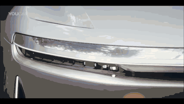 无论是在内饰的设计还是车灯的设计上,参数化纹理的设计逐渐呈现出了