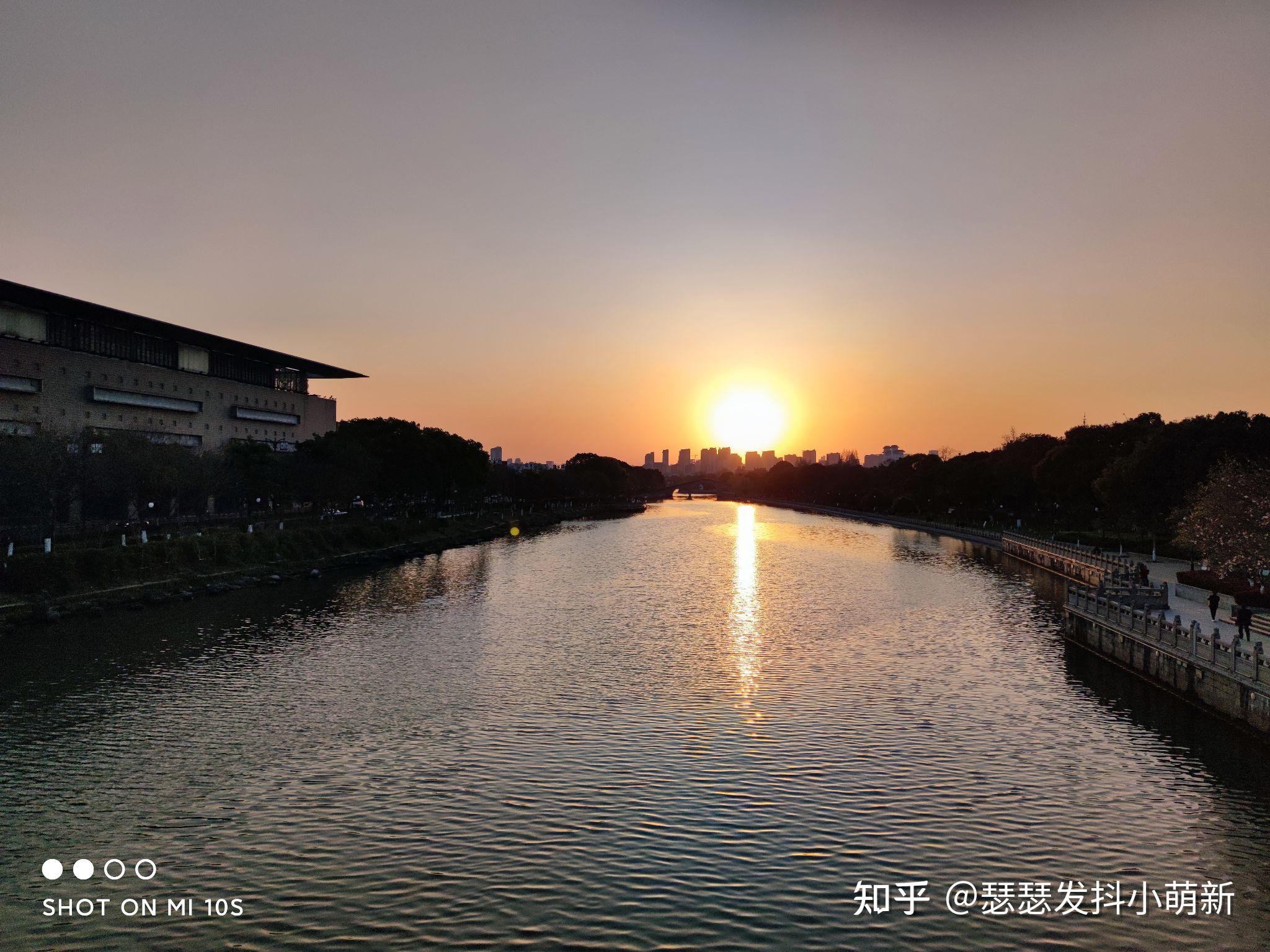 拍照上,小米10s完整继承了小米10的成熟而又优秀的相机模组.