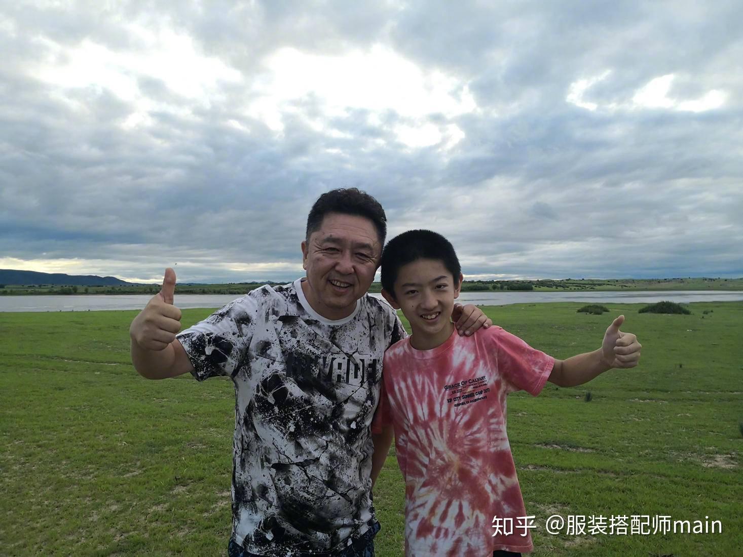 于谦小儿子首曝光西装配白裤现身赛马场长腿吸睛正脸更像妈妈