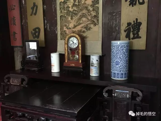 許嵩的《清明雨上》裡面寫的東瓶西鏡放,恨不能遺忘說的就是這個.