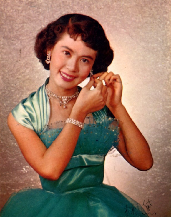 林黛进入电懋,林黛迎来了第一部电影《金莲花》,凭借这部电影,林黛