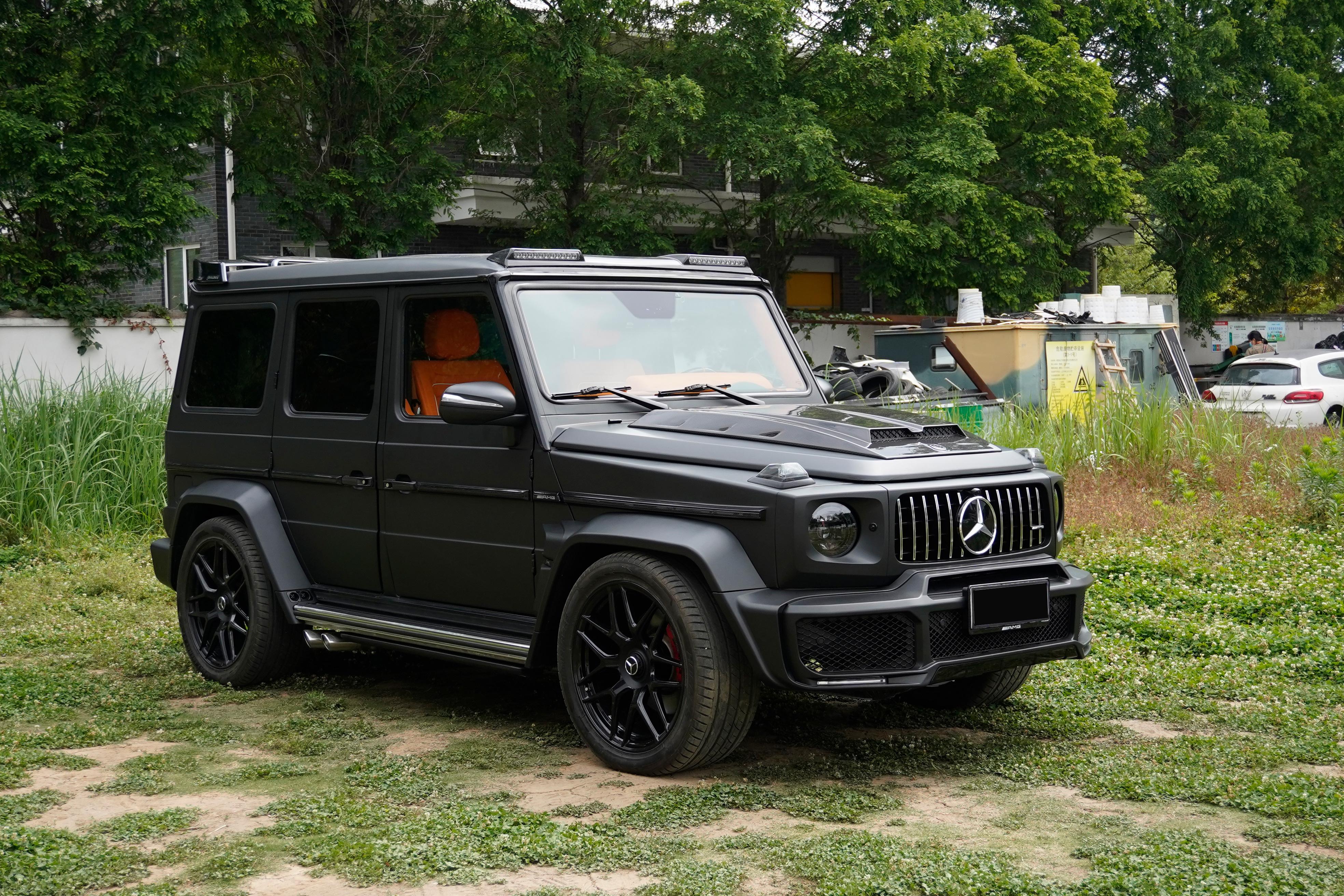 这一台是车主花了75w购买的二手奔驰大g车型,不远