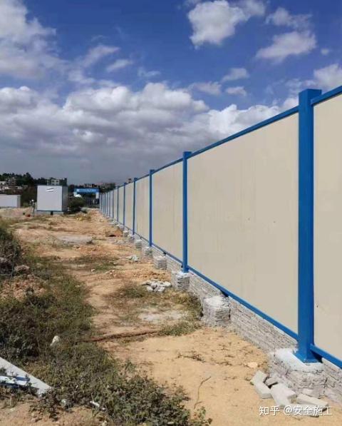 彩钢岩棉夹芯板围挡多少钱一平方