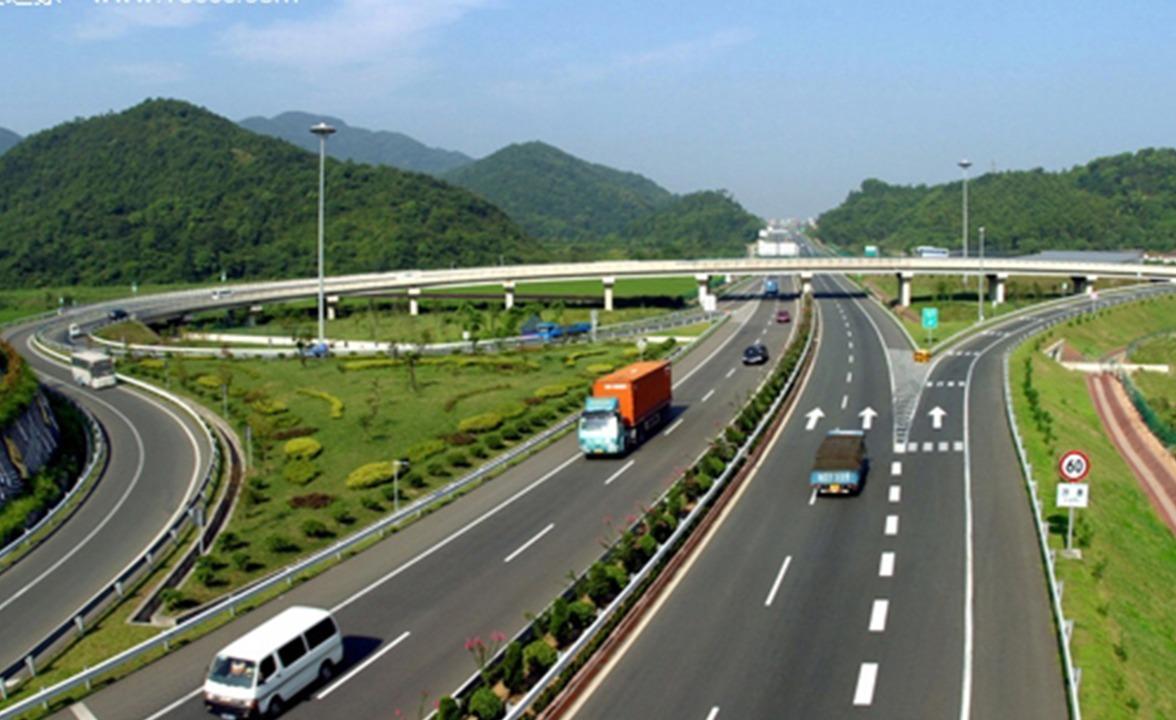 刚拿驾照的新手上高速记住这5条从匝道进入主路的技巧