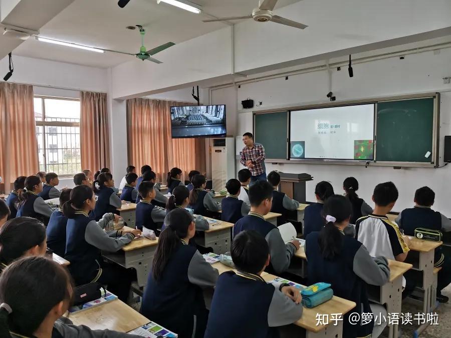 长沙天华中学一女学生上完地理课跳楼身亡教育惩戒权不是殴打谩骂