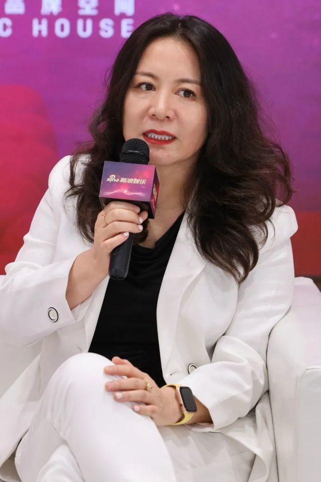 女电影人们不要等风来要做鼓风机
